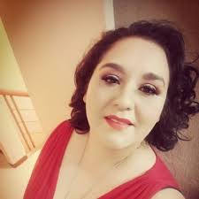 Lily Estrada (@lilisestrada)