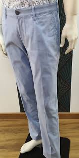 Moderne männer chino hosen in top qualität von m.e.n.s. Chino Bleu Clair Xtend M E N S Vitrines De Colmar