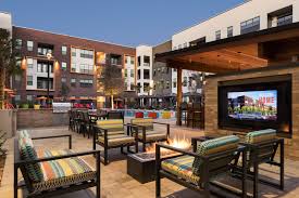 The Pool Area At This Luxury Apartment Community In Austin Texas Has Its Own Fire Pit And Outdoor Lounge For Resident Outdoor Living Luxury Apartments Outdoor