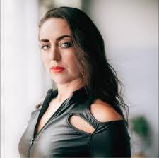 Joanne Draper's Instagram, Twitter & Facebook