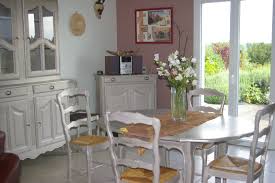 repeindre ses meubles de salle a manger couleur taupe et cirer avec une cire argent et salle a manger merisier salle a manger moderne meuble salle a manger