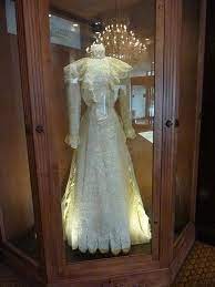 Pin By Tricia Lane On Flotus Ladies Gown First Lady Of America Dress History