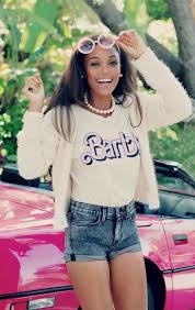 Eine Echte Barbie Puppe Mit Barbie Bluse Und Rosa Auto Helden Aus Der Kindheit Kindheitshelden Kostum Barbie Kostume Schone Halloween Kostume