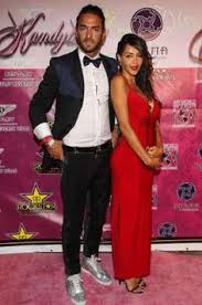 « merci à tous pour vos magnifique messages d'anniversaire, merci du soutien inconditionnel que vous me porter depuis bientôt 5 ans je vis une histoire magnifique et c' est grâce à vous tous je vous fait d'énormes bisou à chacun de vous«. Nabilla