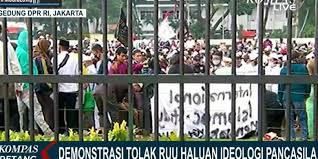 Coba cari dengan kata yang lebih sedikit kami mengumpulkan soal dan jawaban dari tts (teka teki silang) populer yang. Di Tengah Pandemi Ratusan Orang Gelar Aksi Unjuk Rasa Tolak Ruu Hip Di Depan Dpr