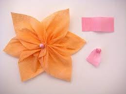 Yo guardo todos los pedacitos que me quedan de otros trabajos y pronto te voy a mostrar otros usos que les he dado. Como Hacer Flores De Papel Crepe Manualidades Es