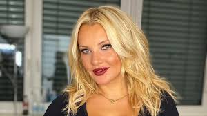 Bin ich ein falke, ein sturm oder ein großer gesang. Gehirn Ist Geluftet Evelyn Burdecki Bereit Fur Quizshow