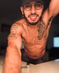 Justin Rosa's Instagram, Twitter & Facebook