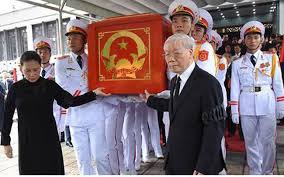 Công việc tất bật và vất vả là vậy, quyền linh vẫn luôn giữ ᴛɪɴʜ ᴛʜầɴ lạc quan, chụp. Trá»±c Tiáº¿p Ä'Æ°a Linh Cá»¯u Chá»§ Tá»‹ch NÆ°á»›c Tráº§n Ä'áº¡i Quang Vá» Que Nha