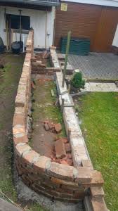 Sichtschutz Mit Hochbeet Aus Alten Backsteinen Bauanleitung Zum Selberbauen 1 2 Do Com Deine Heimwerker Commun Hochbeet Steinmauer Garten Garten Hochbeet