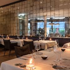 gustav restaurant im kreis 4 zurich creme guides spiegelfliesen spiegelwande restaurant interieur