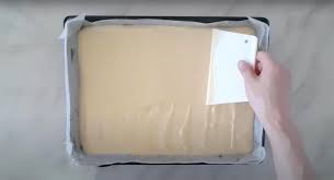 duzlestirme islemi bittikten sonra tepsini birkac defa yere vurun bu islem hamurunuzda hava varsa yok food cakes kapkek tarifleri balkabagi tarifleri