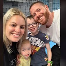 Mum-of-two praises Iceland after receiving free food in online shop