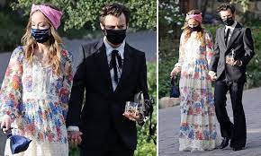 Olivia wilde harry styles relationships movies dating exclusive. Harry Styles 26 And Olivia Wilde 36 Confirm Their Romance As They Hold Hands At Agent S Wedding Daily Mail Online