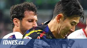 Taková neúcta! Sonovi vykloubil prst spoluhráč I. Teď slibuje, že se  polepší