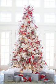 Uno dei materiali che si sposa divinamente con il bianco è certamente il legno, capace d'infondere all'ambiente una certa atmosfera calda e rilassante. Pin Su Natale