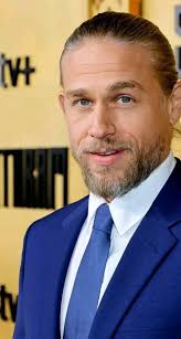 If you still think am handsome and am your favorite, Blow a kiss to me❤️❤️ 