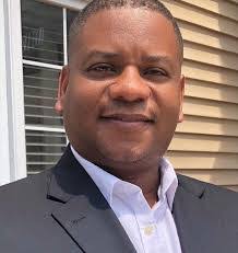 Moises Reyes's Instagram, Twitter & Facebook