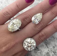 Kardashian west no longer has the ring in her possession, however. Top 10 Celebrity Engagement Rings Of 2018 Raymond Lee Jewelers