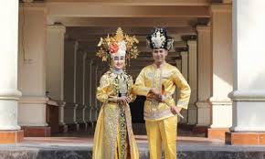 Bisa dikatakan bahwa pakaian adat ini merupakan sebuah warisan yang tak. 2 Pakaian Adat Gorontalo Celebes