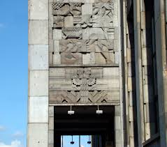 File:BGK - plaskorzezba fragment.jpg - Wikimedia Commons