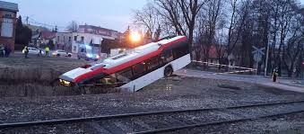 We did not find results for: Fatalny Wypadek W Czechowicach Dziedzicach Autobus Zawisl Na Skarpie Zdjecia Slaskie Eska Pl