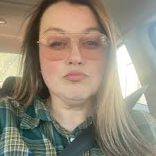 Tim Curry is in his room signing your VIP photo ops!