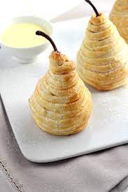 Decorate le pere con una o due striscioline, lasciando libero il dorso del frutto, avendo l'accortezza di sigillare per bene la sfoglia (9). Pere In Crosta Di Sfoglia Con Salsa All Amaretto