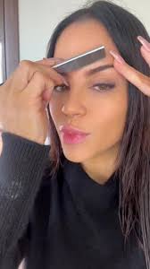 Díganme que hay como yo , que se limpian las cejas así 👀 jaja  #nastysingles #musicanueva #grwm