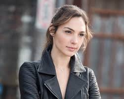 Red notice (2020) 'red notice' is an upcoming american action comedy thriller film written and directed by rawson marshall thurber. Gal Gadot To Star In Dwayne Johnson S Upcoming Film Red Notice Mxdwn Movies