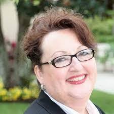 Shari Reed's Instagram, Twitter & Facebook