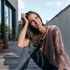 Le balayage caramel est plutôt adapté aux cheveux de châtains à bruns et permet de réchauffer votre couleur avec des nuances gourmandes. Caramel Cuivre Quel Balayage Choisir Si J Ai Les Cheveux Bruns Femme Actuelle Le Mag