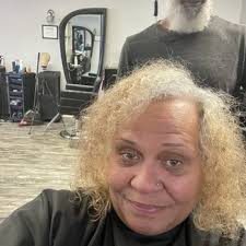 THE ULTIMATE U SALON