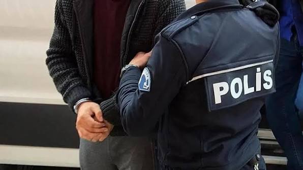 İzmir'de 2 polisin şehit olduğu s.ld.rı anının görüntüleri paylaşıldı. Görüntüler kurallar gereği Telegram kanalımızda. Link profil ve hikayemde. Takip et, haberin olsun. @trhakkinda