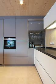 Rolloschrank Aus Glas Passend Zur Farbe Der Kuchenfront Kuchenfronten Kuchen Fronten Haus Kuchen