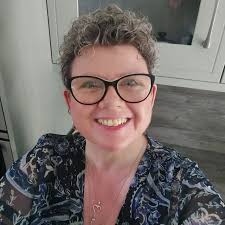 I wish everyone a happy weekend and a good evening ✨. I relax a little in a  beautiful flat right near the Balticsea to calm down and fill my batteries  again. Make