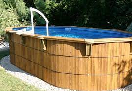 Une piscine de jardin est le meilleur moyen de combattre la chaleur cet été. Une Piscine En Bois Necessite T Elle Beaucoup D Entretien La Presse