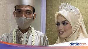 Pemimpin wanita pada masanya ini adalah putri ke 4 dari anak anak rasulullah shallallahu alaihi wassalam. Rj0jc78o3m7tcm