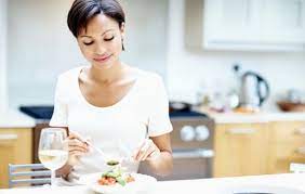 Fare attenzione alla tua dieta è importante durante la gravidanza, anche in allattamento. Alimenti Da Evitare Durante L Allattamento Ecco Quali Sono