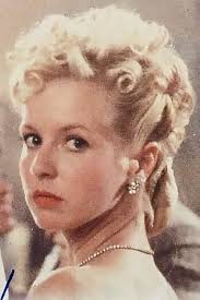 Hillary Hayes's Instagram, Twitter & Facebook