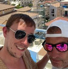 Any bars nears the Carihuela to go to tonight please