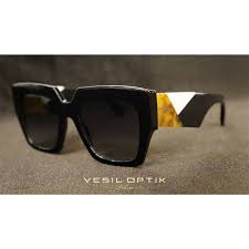 Fendi Ayricaliksevenlere Sunglasses Fashion Glasses