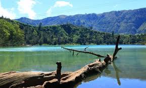 Maka para penduduk di negeri itu pergi ke istana. Telaga Telaga Di Dieng Ayo Ke Dieng
