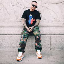 190€ fecha el martes 8 de diciembre es el lanzamiento de las j balvin x nike air jordan 1 high a un precio retail. Sneakers Nike Air Max 1 Orange And White Curry Driven By J Balvin On His Post Instagram Spotern