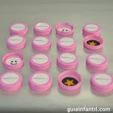 Juego de memoria con tapones de plástico para niños
