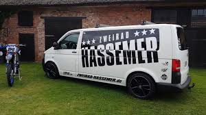 Vw T5 Tuning Tiefer Mit Folierung In Schwarz Und Weiss Folierung Vw T5 Sportfahrwerk