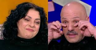 Πωσ ο νικοσ μουτσινασ τραυματισε την γλυκερια / προφανώς και θα υιοθετήσω ένα παιδί. Nikos Moytsinas Giati Dakryse Ston Aera Ths Ekpomphs Vita Gr