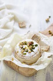 Camembert Roti Au Four Un Dejeuner De Soleil Camembert Roti Alimentation Roti Au Four