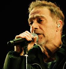 📆#UnDiaComoHoy pero en 1964 nace Gabriel Julio Fernández Capello, conocido  artísticamente como Vicentico, es un cantante, músico y compositor  argentino. Cofundador y vocalista de la banda Los Fabulosos Cadillacs,  comenzó su carrera