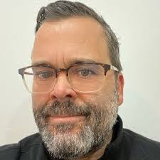 Linda Packham's Instagram, Twitter & Facebook